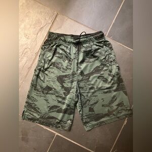 Nike Men’s Dri-Fit Size Small Green Camouflage Shorts